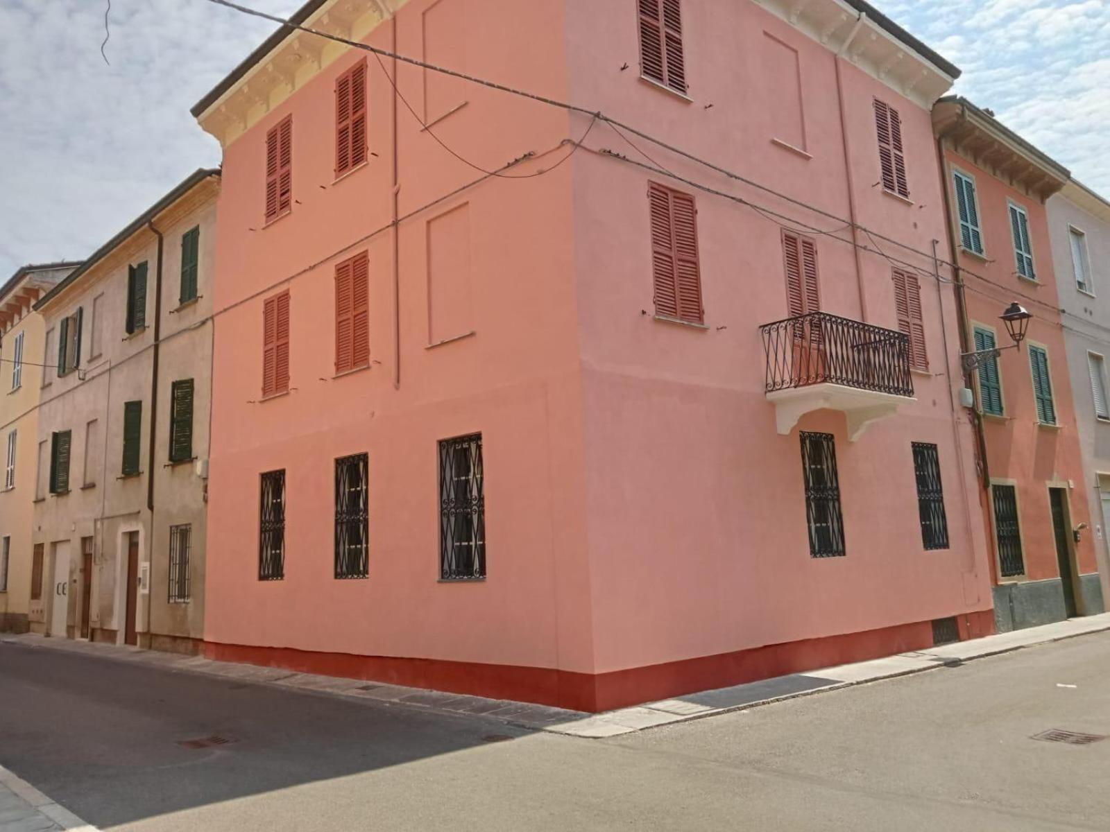 Fiore Apartments Fiorenzuola dʼArda Exterior foto